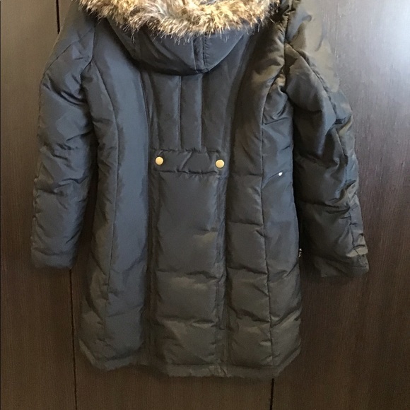 Winter coat, size medium, beautiful and in very perfect condition. - Picture 3 of 3